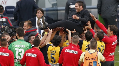 Atletico Madrid and Diego Simeone players at the 2013/14 Championship (Reuters)