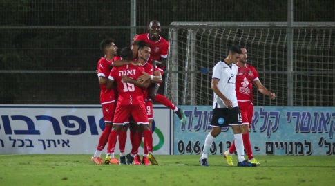 Hapoel Ixel players celebrate (Itzik Blanitzky)