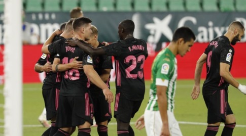 שחקני ריאל מדריד חוגגים עם פדריקו ואלוורדה (La Liga)