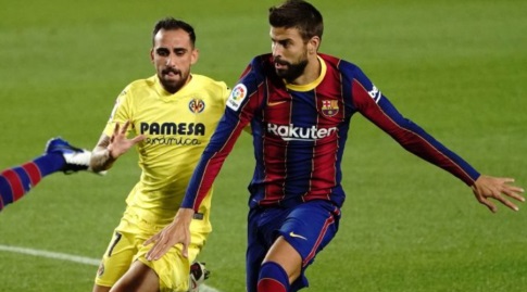 ג'רארד פיקה במאבק עם פאקו אלקאסר (La Liga)