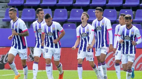 שחקני ויאדוליד חוגגים עם טוני וייה (La Liga)
