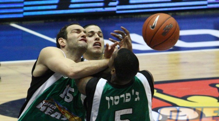 מאבק על הכדור (עמית מצפה)