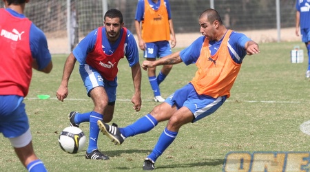אלי אברבנל באימון הפועל פתח תקוה. רצה לשחק עוד דרבי (דרור עינב)
