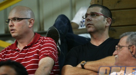 משה הראל ולובין. הדירקטור החדש במשחק הבכורה שלו בתפקיד (רועי גלדסטון)