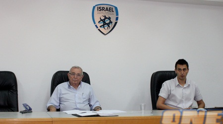 הדיינים בבית הדין. אוהדי הקבוצות מחכים להחלטתם (יניב גונן)