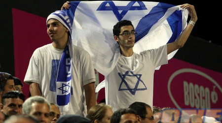 האוהדים הישראלים במשחקי הדיוויס. הצביעו ברגליים והגיעו (משה חרמון)