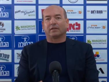 אייל ברקוביץ' מוצג בהפועל פ"ת